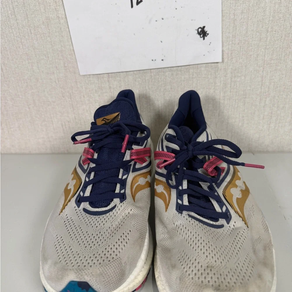 Size 10 - Saucony Triumph 20 Prospect‎ Glass